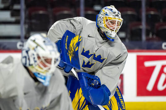 Goaltender Marcus Gidlöf and goaltender Melker Thelin of
