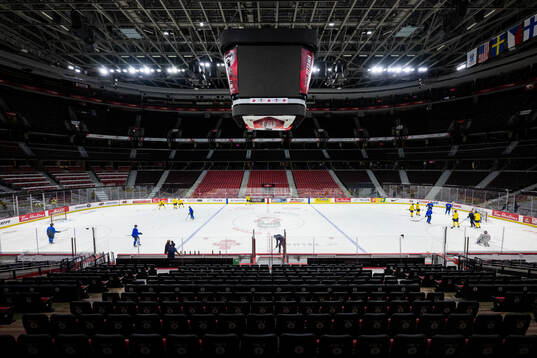 Players of Sweden at a practice session