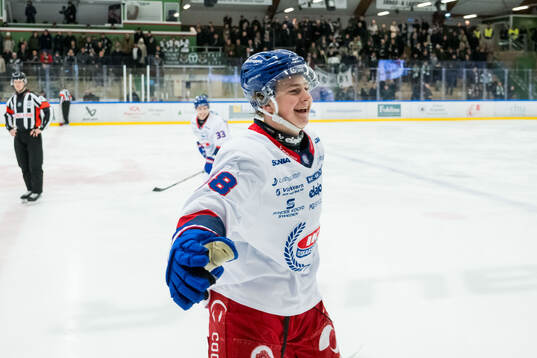 Oskarshamns Axel Landén jublar