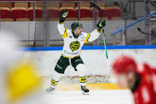 Björklövens Maxime Fortier jublar