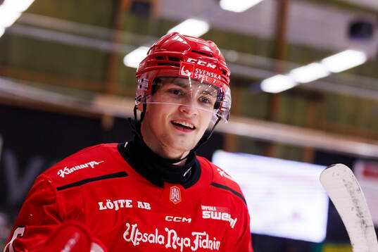 Almtunas Dennis Värmhed jublar