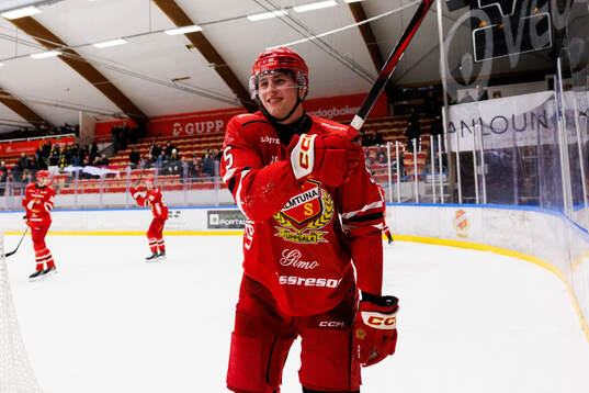 Almtunas Jonatan Lundgren jublar