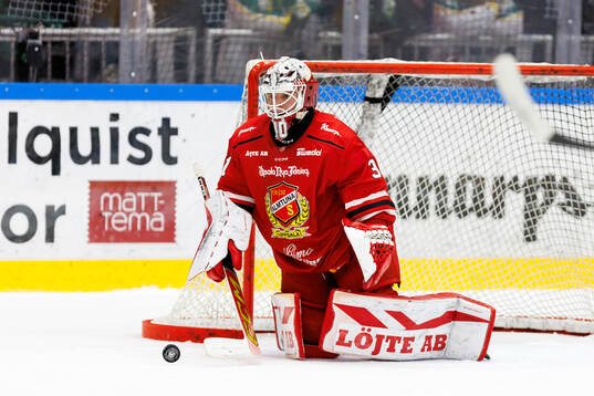 Almtunas målvakt Oskar Blomgren