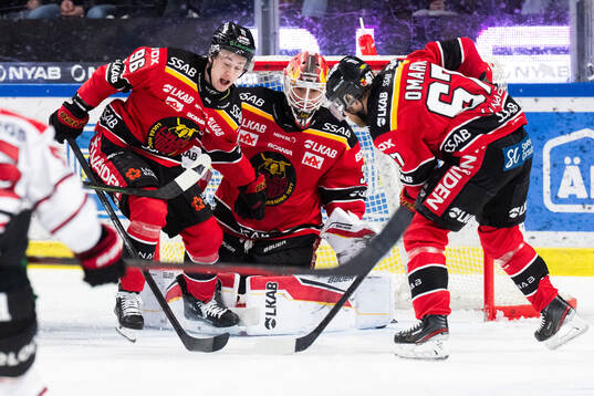 Luleås Pontus Andreasson, målvakt Matteus Ward och Linus