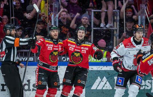 Luleås Linus Omark jublar med Pontus Andreasson