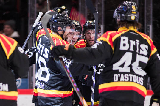 Brynäs Jakob Silfverberg jublar med Anton Rödin och Johan