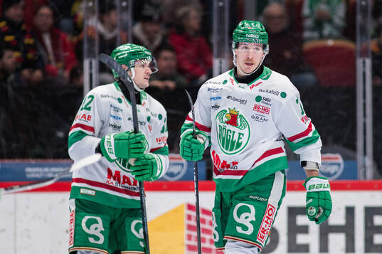 Rögles Carter Ashton jublar