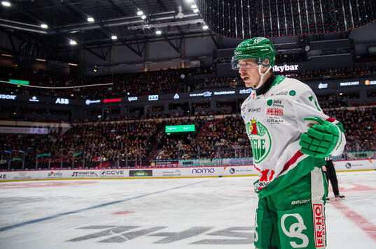 Rögles Carter Ashton jublar