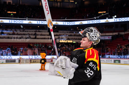 Brynäs målvakt Ludvig Persson jublar