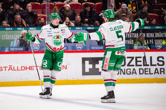 Rögles Gregor Biber och Ludvig Claesson jublar