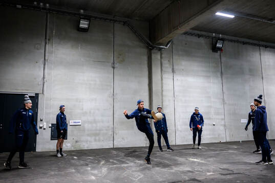 HV71s spelare värmer upp
