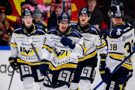 HV71s Andre Petersson jublar