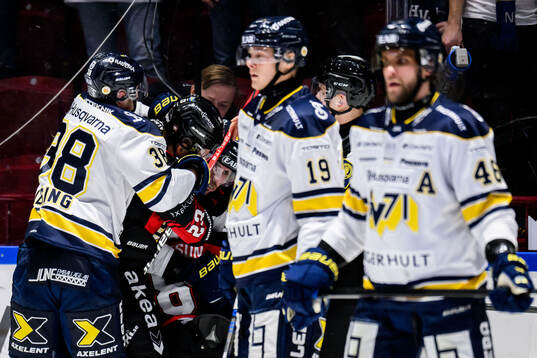 HV71s Olle Alsing och Malmö Redhawks Christoffer Forsberg