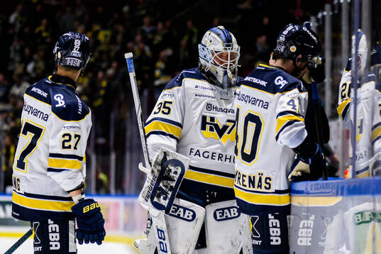 HV71s Jonathan Ang, målvakt Olof Glifford och Oskar