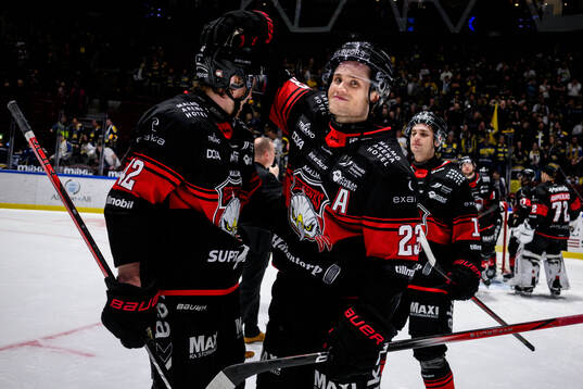 Malmö Redhawks Christoffer Forsberg jublar