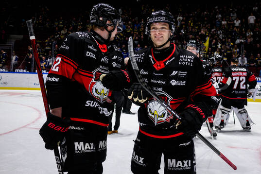Malmö Redhawks Johan Olofsson jublar