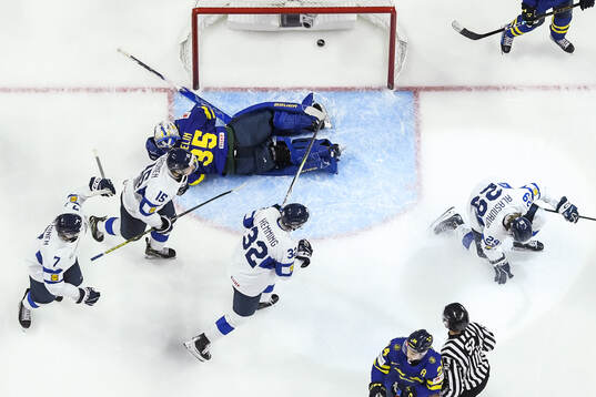 Arrtu Alasiurua of Finland celebrates