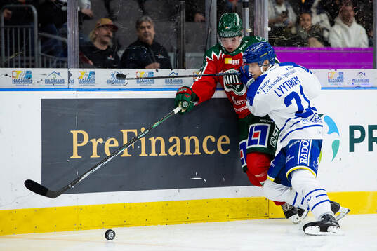 Leksands Joonas Lyytinen och Frölundas Noah Dower Nilsson