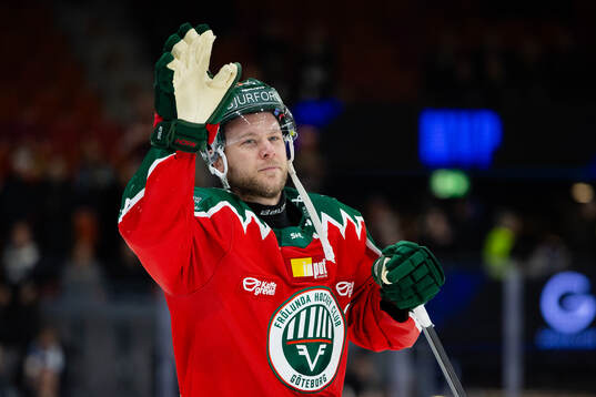 Frölundas Christian Folin  jublar och tackar publiken