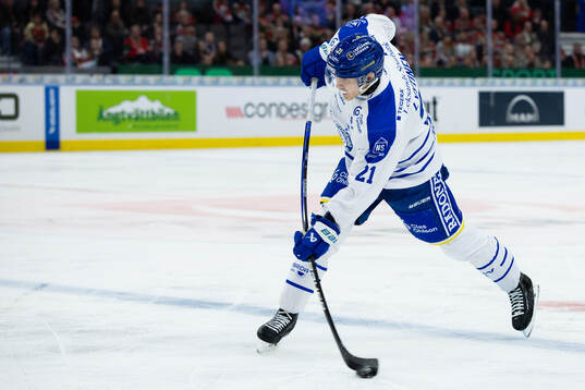 Leksands Joonas Lyytinen skjuter ett skott
