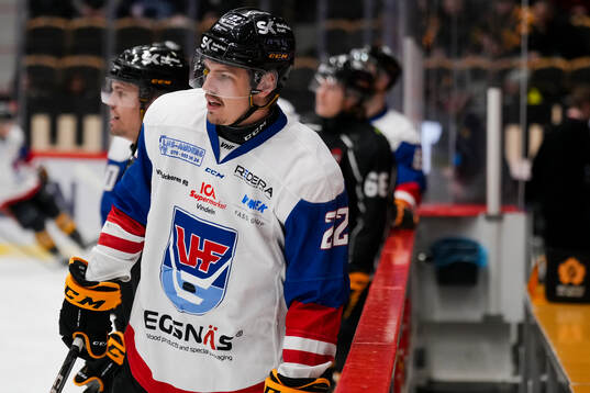 Skellefteås Jonathan Johnson i Vindels tröja innan