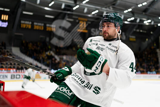 Färjestads Jonathan Andersson före ishockeymatchen i SHL