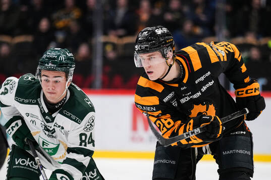 Färjestads Elias Straume Vatne och Skellefteås Michael