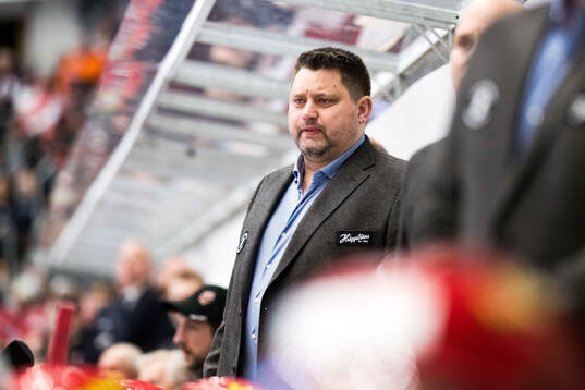 Modos tränare Mattias Karlin