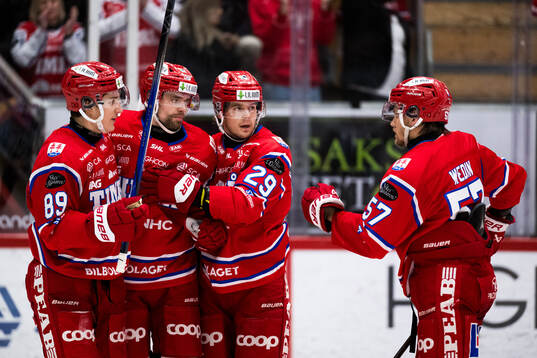 Timrås Filip Hållander jublar