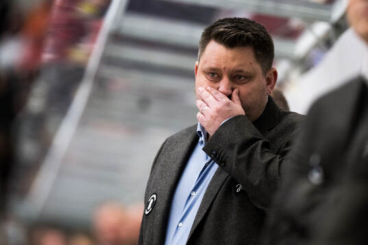 Modos tränare Mattias Karlin deppar