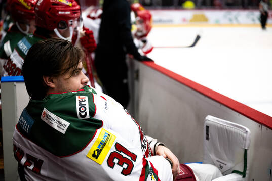 Modos målvakt Olle Eriksson Ek deppar