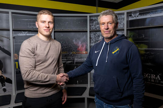 Jere Uronen och AIKs sportchef Thomas Berntsen