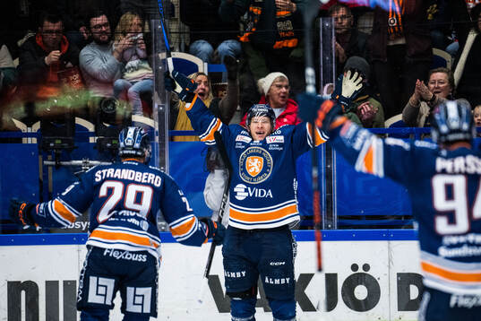 Växjös Emil Sylvegård jublar