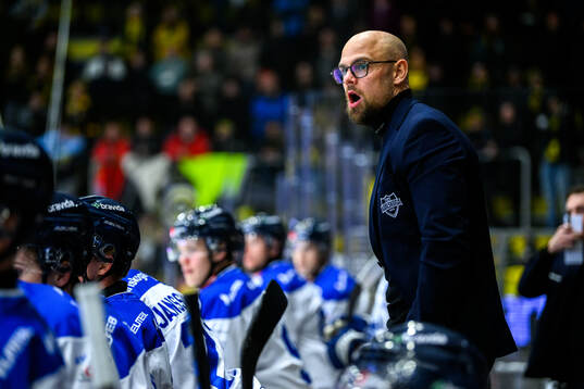 Karlskogas tränare Dennis Hall