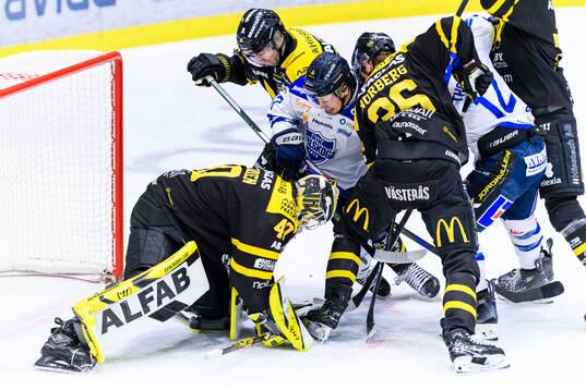 Västerås målvakt Rasmus Korhonen och Henrik Malmström