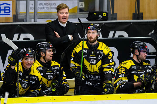 Västerås spelare och tränare Eric Karlsson deppar