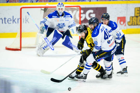 Västerås Konstantin Komarek och Karlskogas Kalle Jellvert