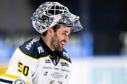 Södertäljes målvakt Frans Tuohimaa deppar