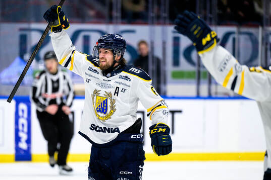 Södertäljes Olli Vainio jublar