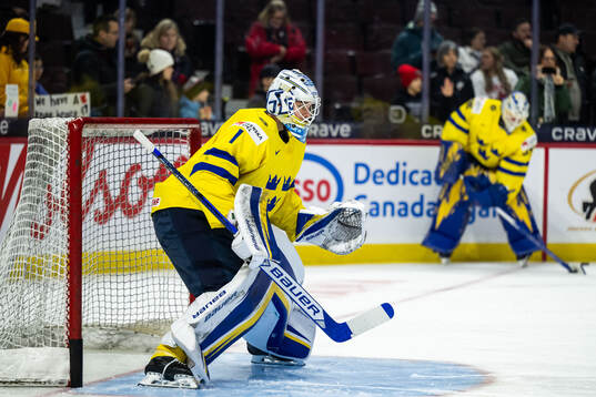 Goaltender Marcus Gidlöf and goaltender Melker Thelin of