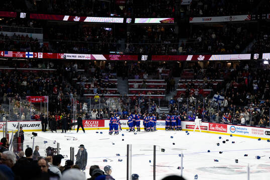 Players of USA celebrate