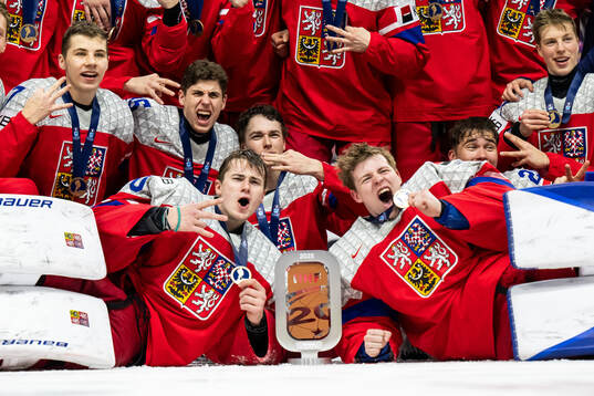 Players and staff of Czech Republic celebrate with the