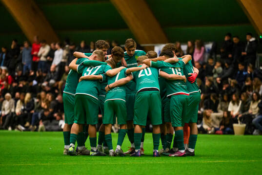 BK Olympic P16s spelare samlas