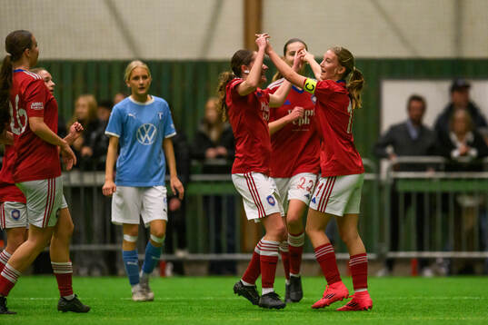 Sundby BK F16s Thilde Theis jublar
