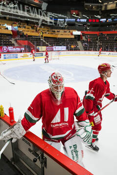 Modos målvakt Olle Eriksson Ek innan ishockeymatchen i SHL