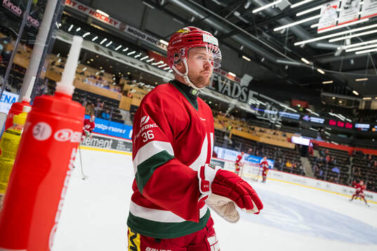 Modos Sebastian Ohlsson innan ishockeymatchen i SHL mellan