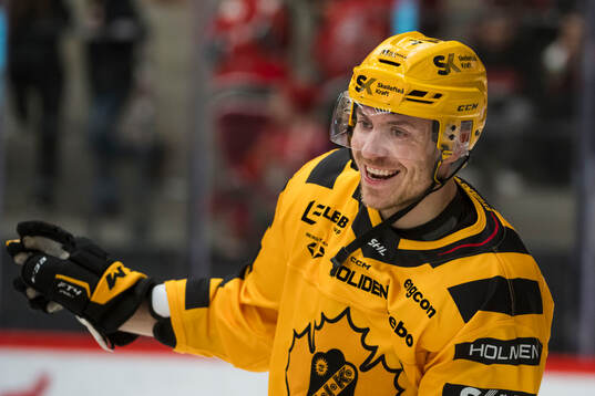 Skellefteås Luke Witkowski innan ishockeymatchen i SHL