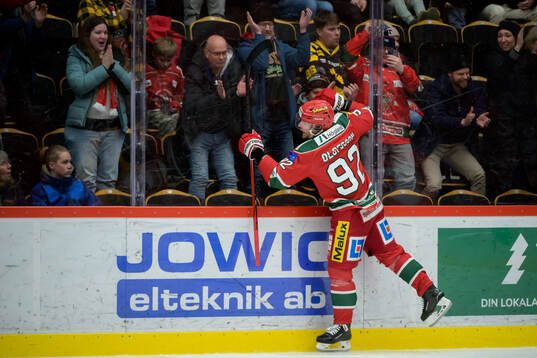 Modos Jesper Olofsson jublar
