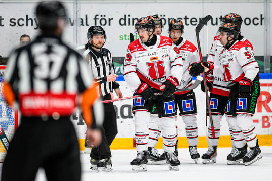 Örebros Patrik Karlkvist och Kalle Kossila jublar