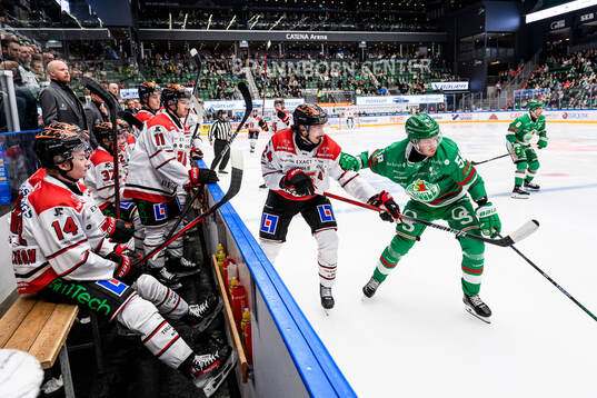 Örebros Hannes Björninen och Rögles Filip Johansson